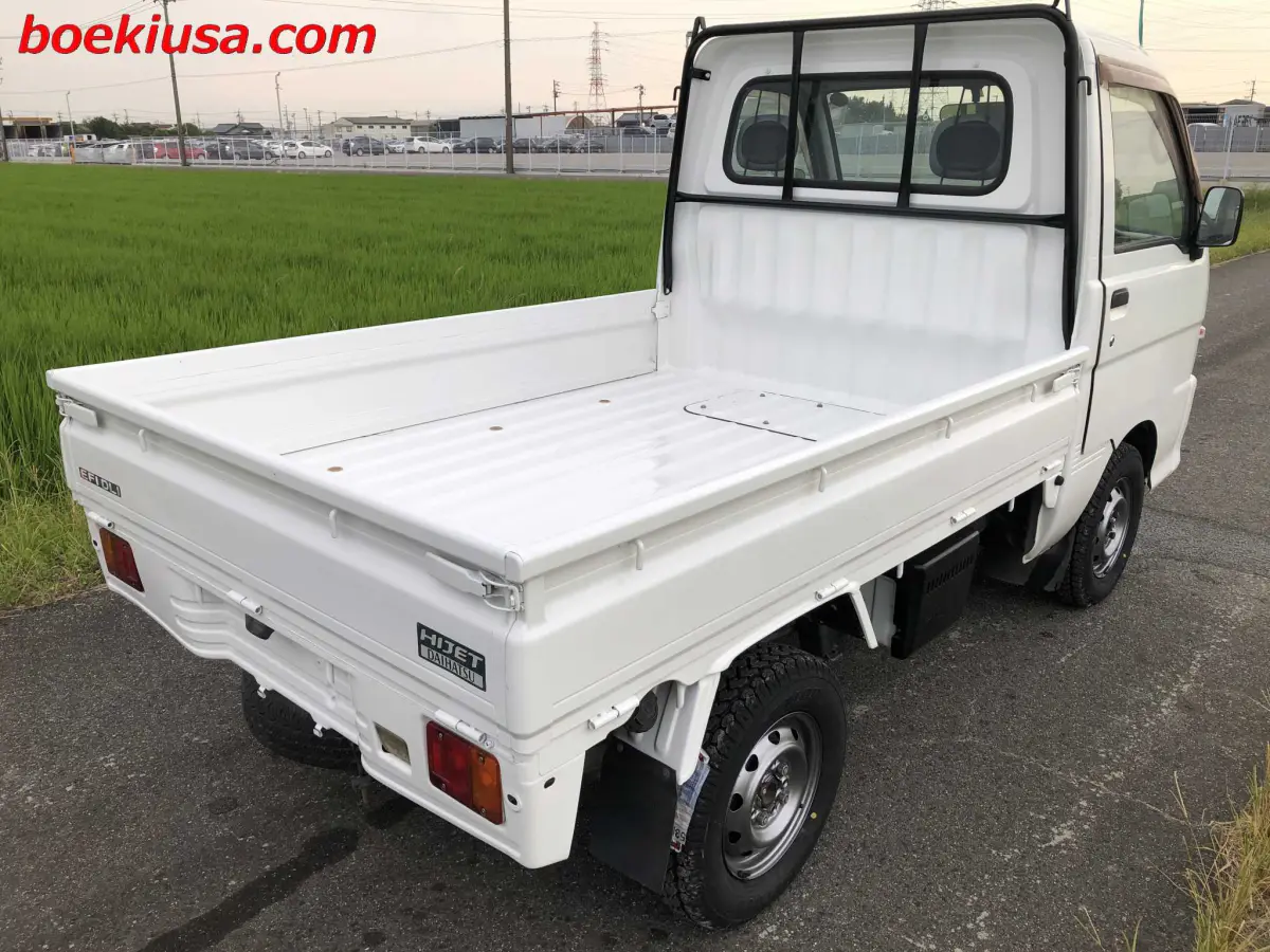 1999 Daihatsu Hijet, a white Kei Truck, for sale at Boeki USA in Paterson, NJ (photo 4 of 20)