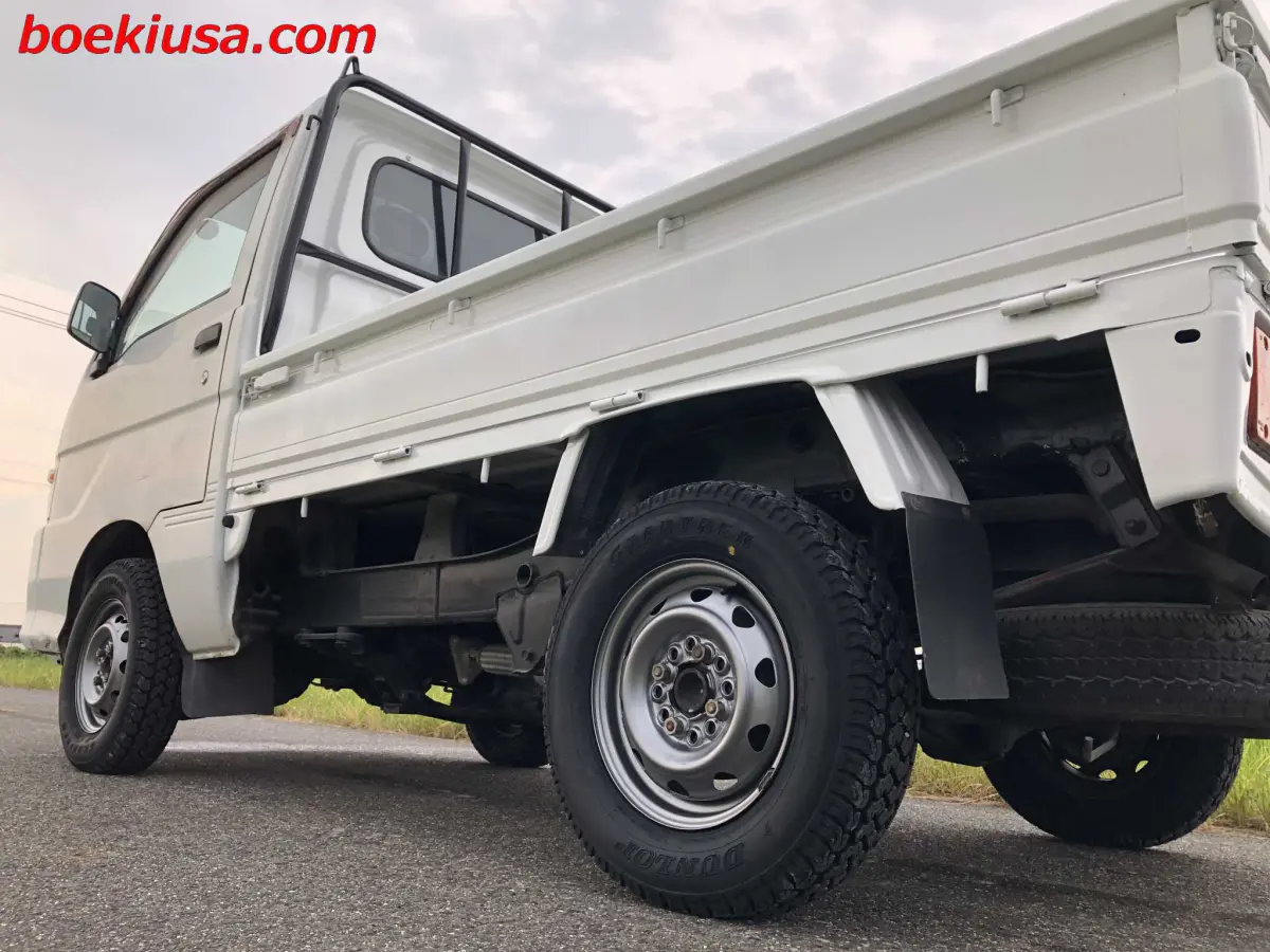 1999 Daihatsu Hijet, a white Kei Truck, for sale at Boeki USA in Paterson, NJ (photo 5 of 20)