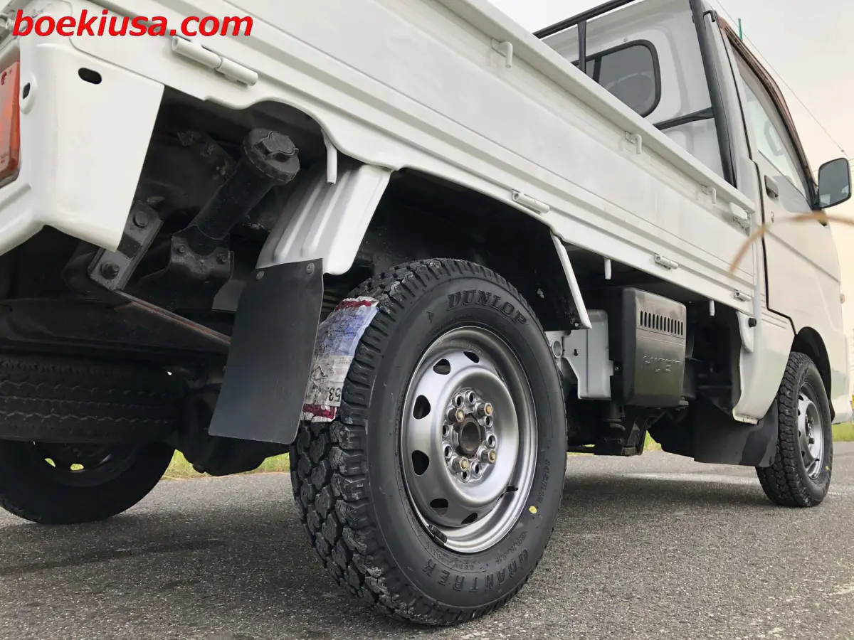 1999 Daihatsu Hijet, a white Kei Truck, for sale at Boeki USA in Paterson, NJ (photo 6 of 20)