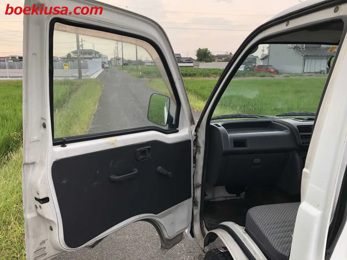 1999 Daihatsu Hijet, a white Kei Truck, for sale at Boeki USA in Paterson, NJ (photo 8 of 20)