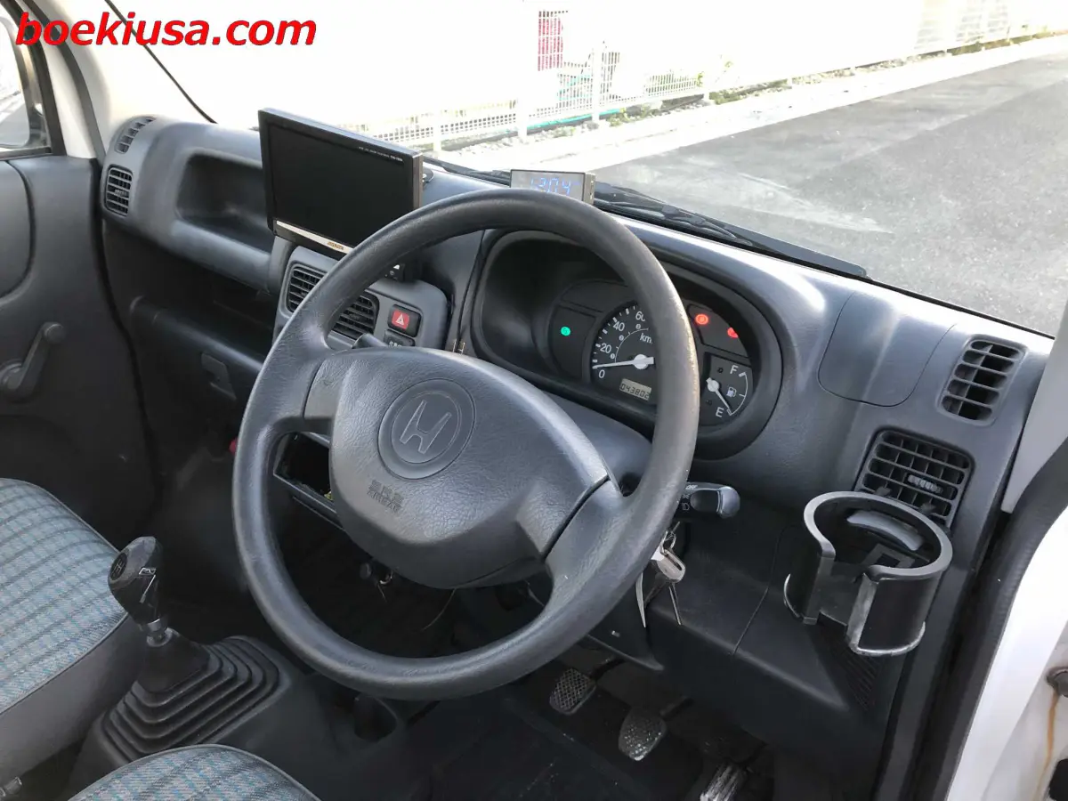 1999 Honda Acty 4x4, a white Kei Truck, for sale at Boeki USA in Paterson, NJ (photo 13 of 20)