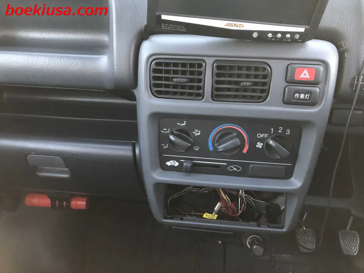 1999 Honda Acty 4x4, a white Kei Truck, for sale at Boeki USA in Paterson, NJ (photo 17 of 20)
