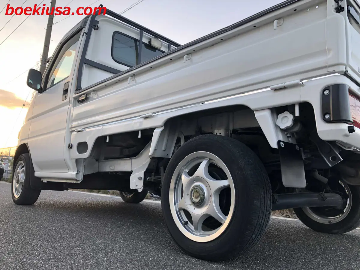 1999 Honda Acty 4x4, a white Kei Truck, for sale at Boeki USA in Paterson, NJ (photo 5 of 20)