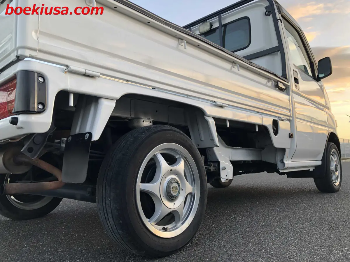 1999 Honda Acty 4x4, a white Kei Truck, for sale at Boeki USA in Paterson, NJ (photo 6 of 20)