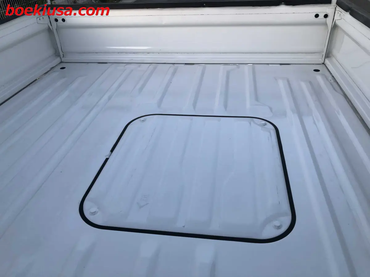 1999 Honda Acty 4x4, a white Kei Truck, for sale at Boeki USA in Paterson, NJ (photo 7 of 20)