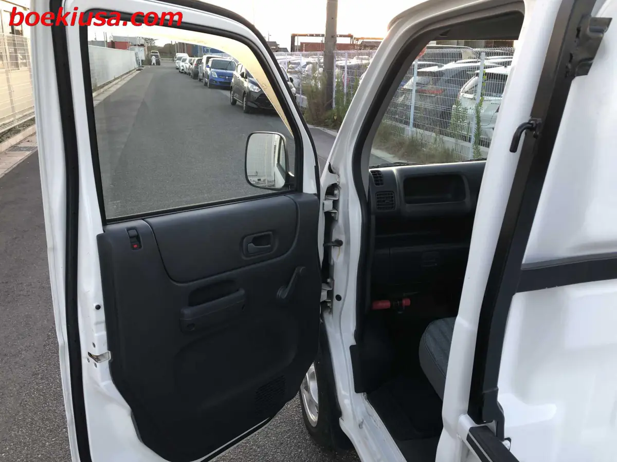 1999 Honda Acty 4x4, a white Kei Truck, for sale at Boeki USA in Paterson, NJ (photo 8 of 20)