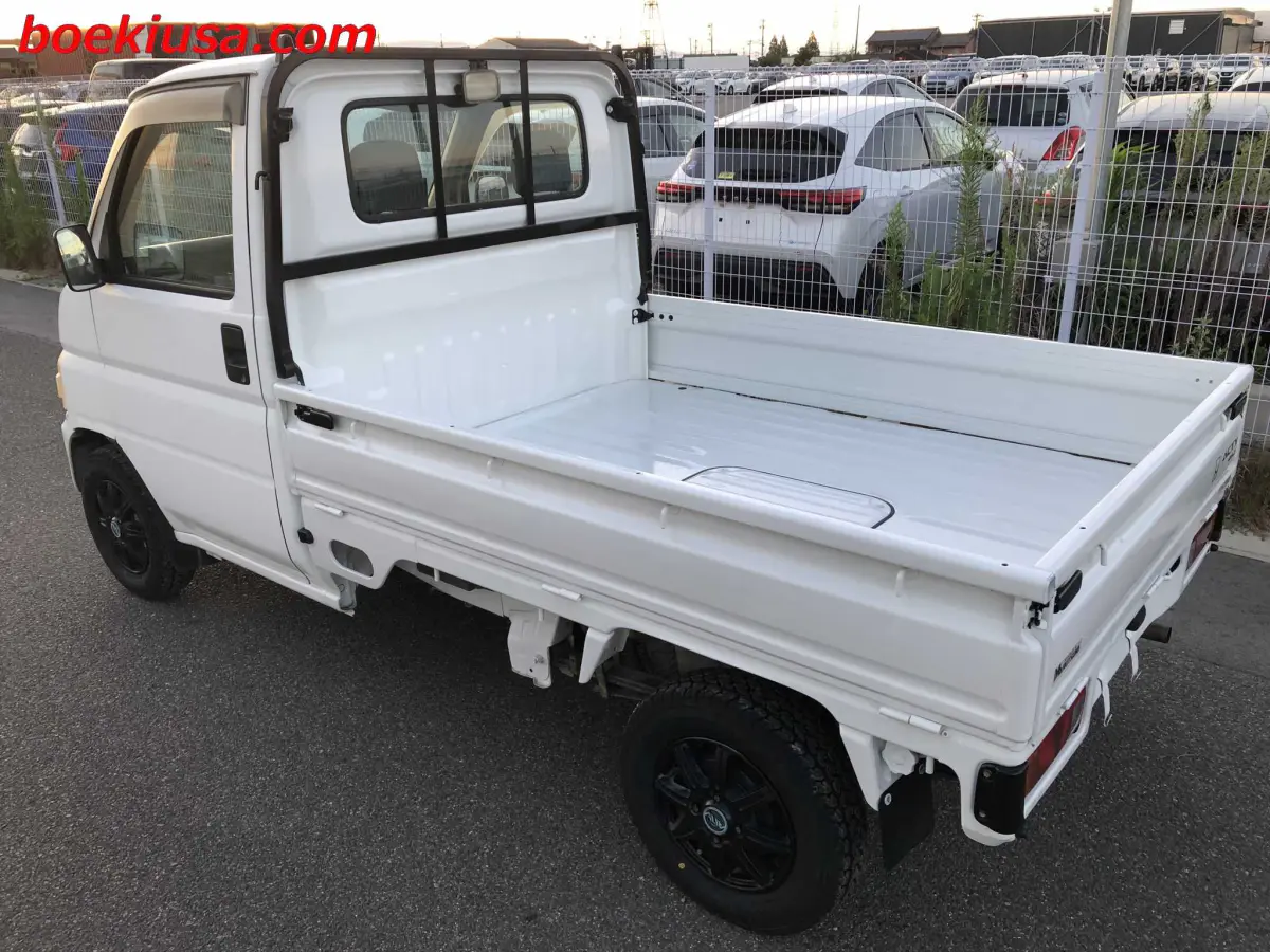 1999 Honda Acty 4x4, a white Kei Truck, for sale at Boeki USA in Paterson, NJ (photo 3 of 20)