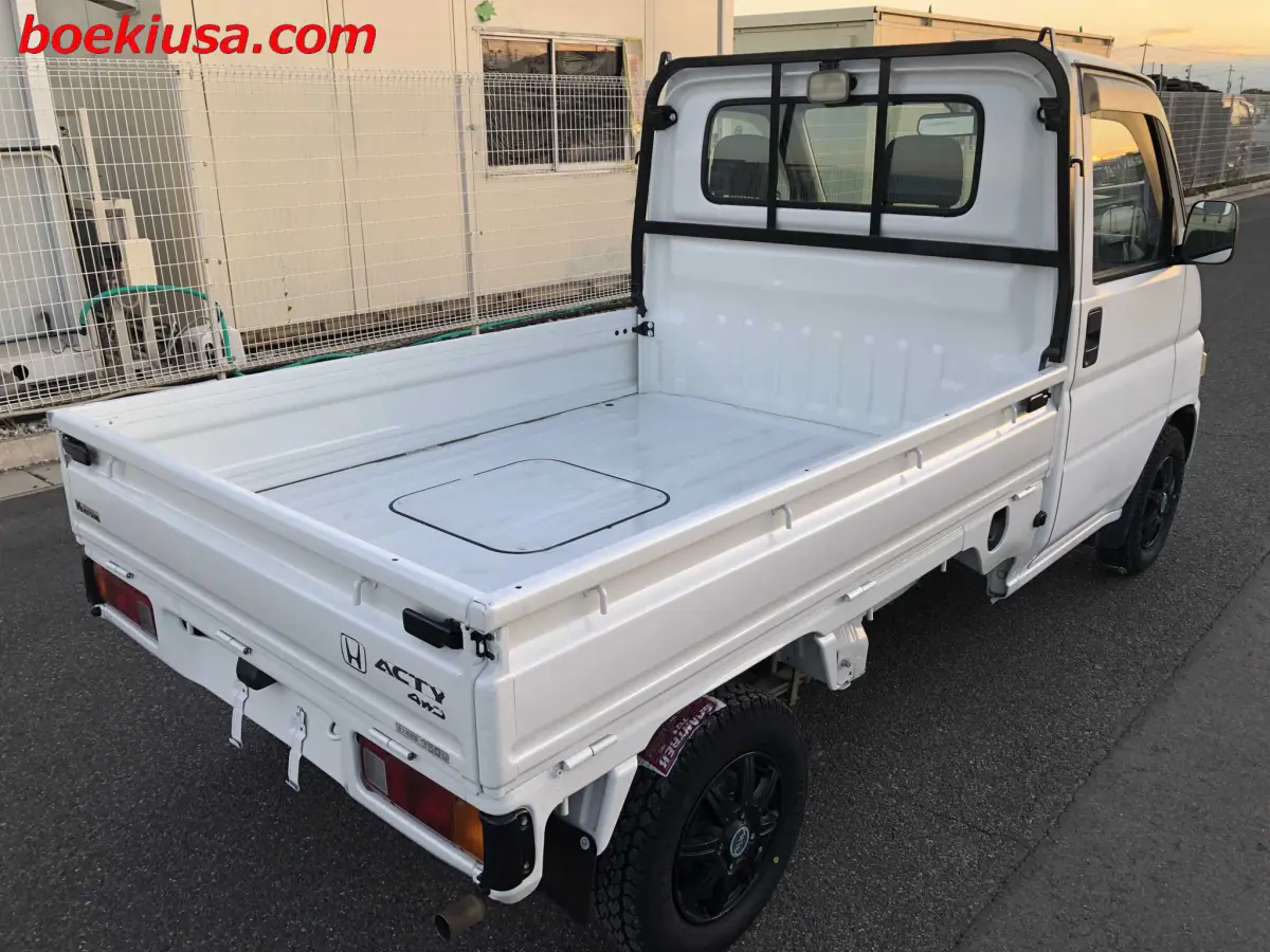 1999 Honda Acty 4x4, a white Kei Truck, for sale at Boeki USA in Paterson, NJ (photo 4 of 20)