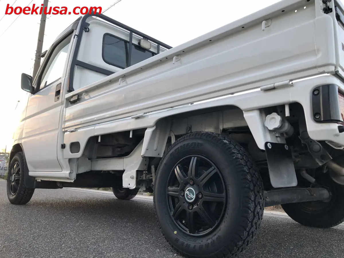 1999 Honda Acty 4x4, a white Kei Truck, for sale at Boeki USA in Paterson, NJ (photo 5 of 20)