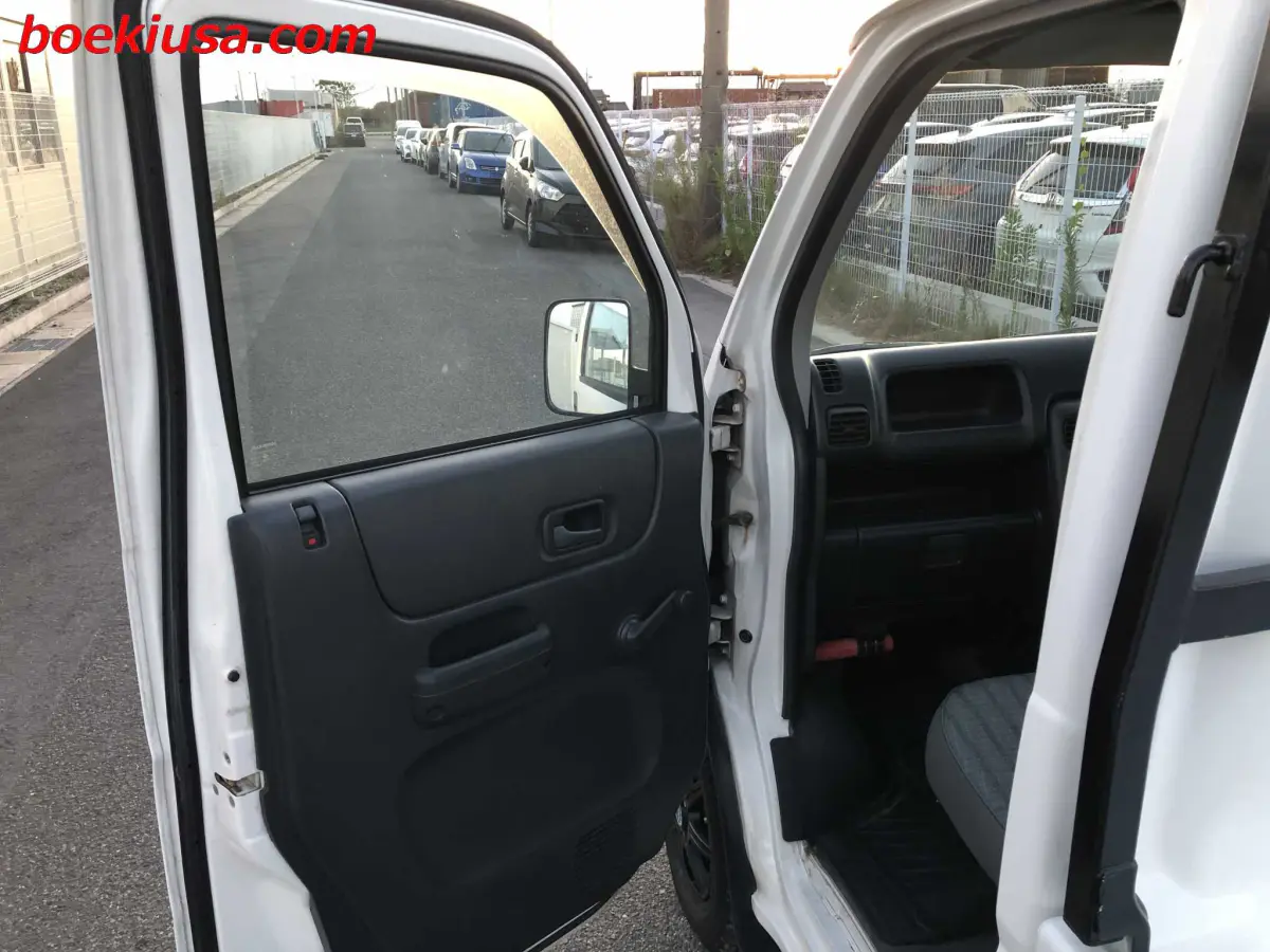 1999 Honda Acty 4x4, a white Kei Truck, for sale at Boeki USA in Paterson, NJ (photo 8 of 20)