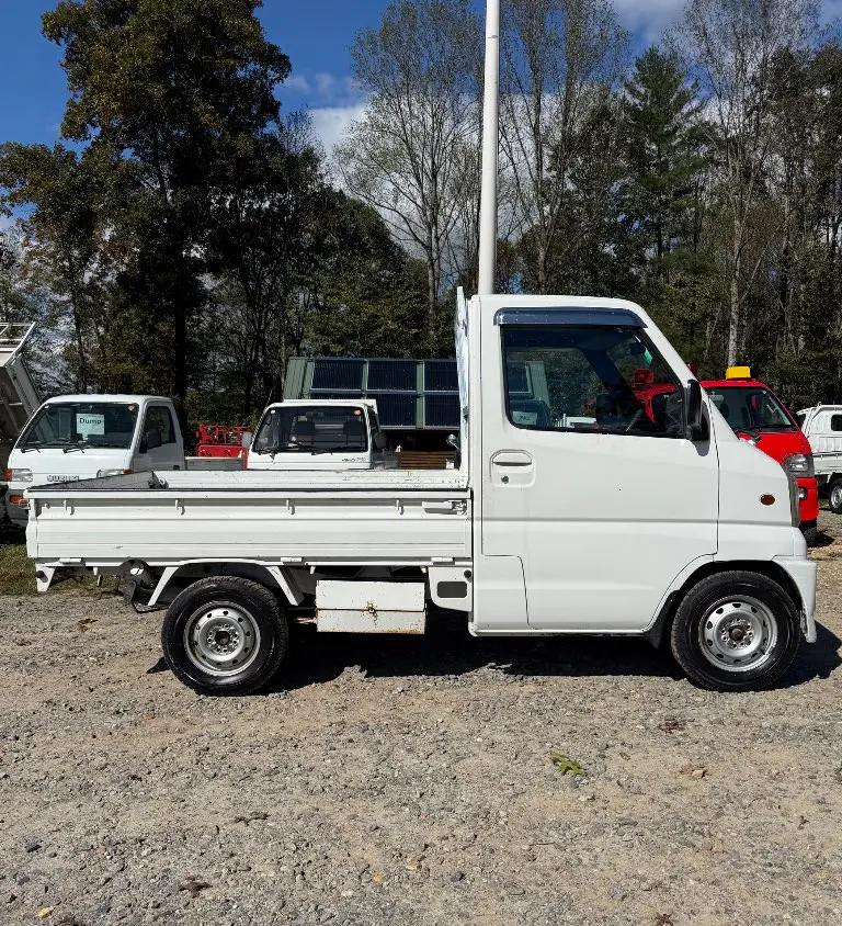 1999 Mitsubishi Minicab 4WD, a white Kei Truck, for sale at Mayberry Mini Trucks in Mount Airy, NC (photo 4 of 20)