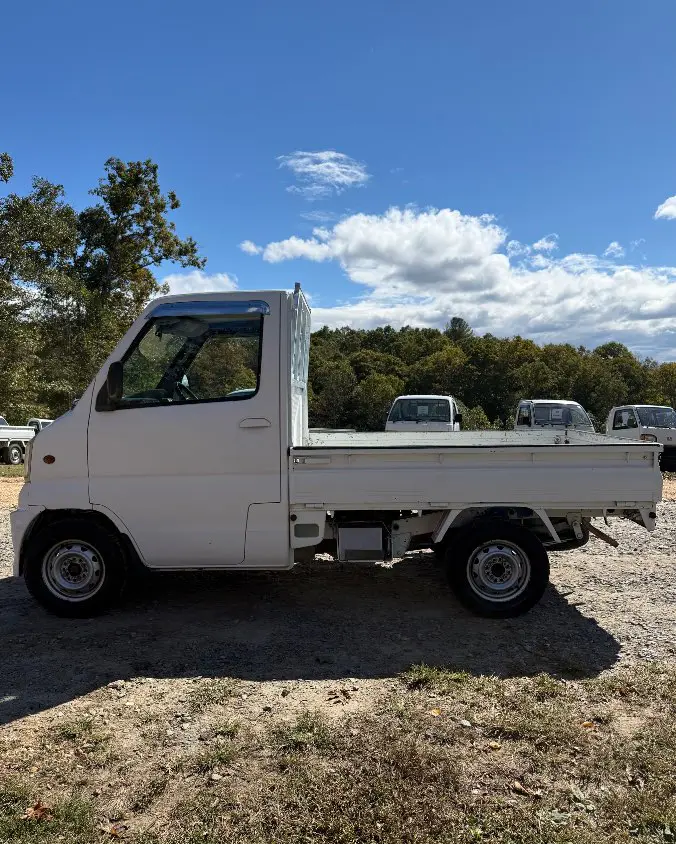 1999 Mitsubishi Minicab 4WD, a white Kei Truck, for sale at Mayberry Mini Trucks in Mount Airy, NC (photo 9 of 20)