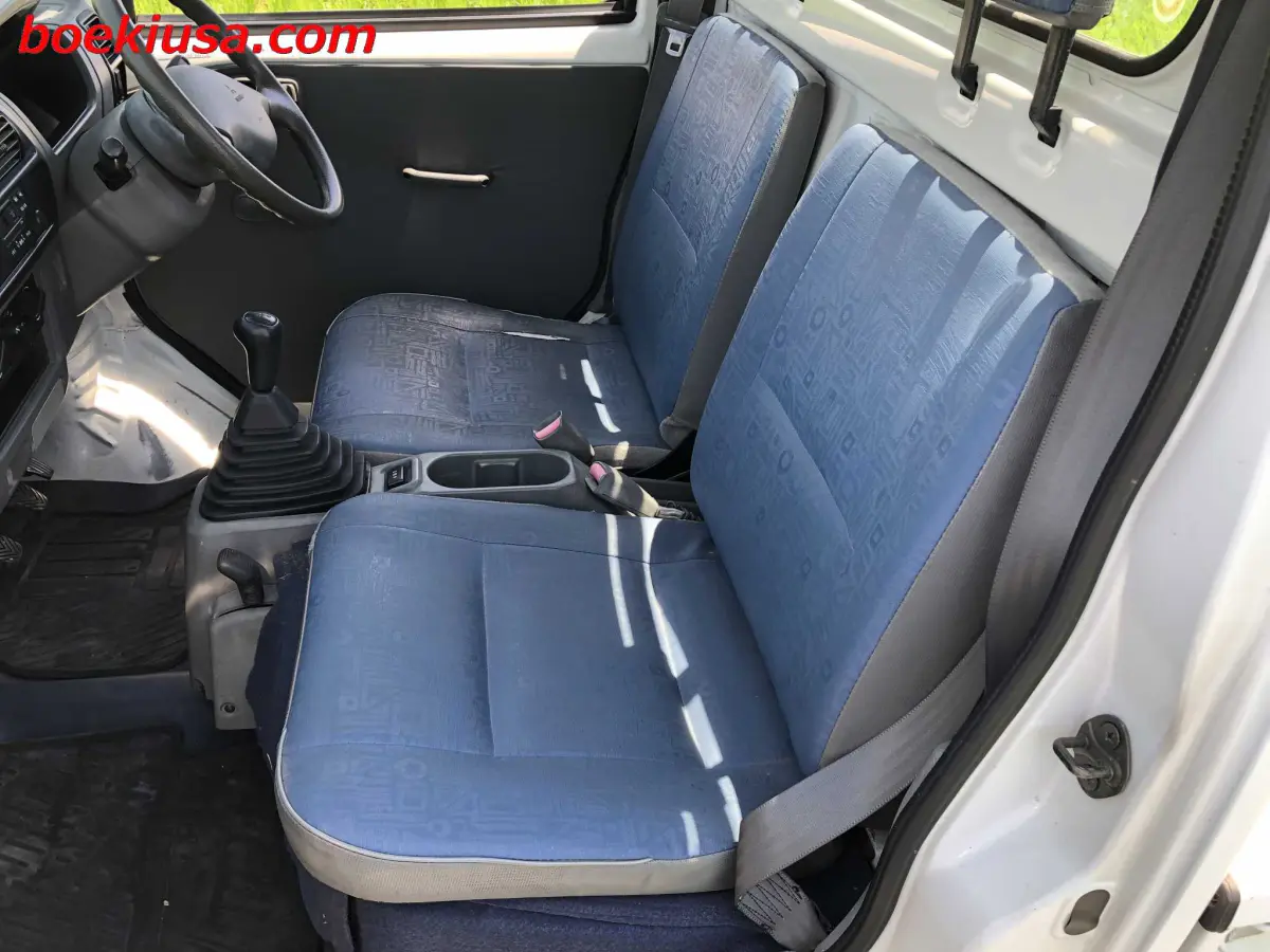 1999 Mitsubishi Minicab 4x4, a white Kei Truck, for sale at Boeki USA in Paterson, NJ (photo 10 of 20)