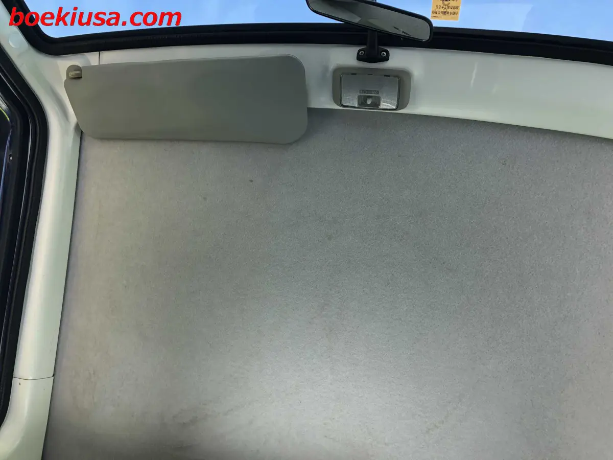 1999 Mitsubishi Minicab 4x4, a white Kei Truck, for sale at Boeki USA in Paterson, NJ (photo 11 of 20)