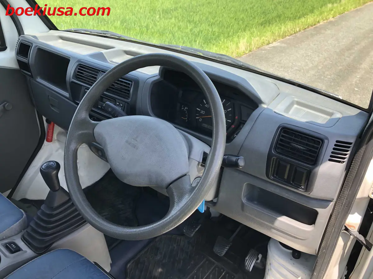 1999 Mitsubishi Minicab 4x4, a white Kei Truck, for sale at Boeki USA in Paterson, NJ (photo 13 of 20)