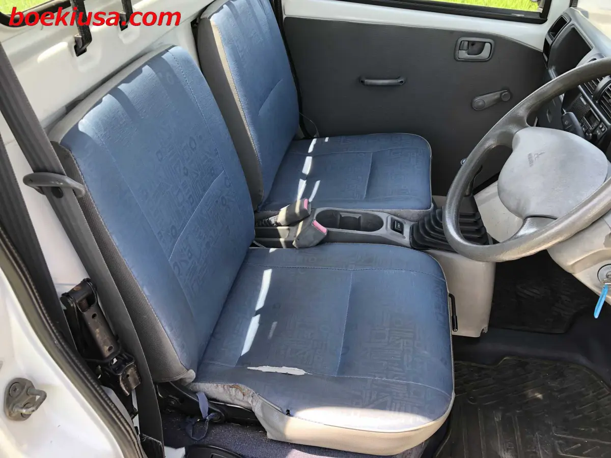 1999 Mitsubishi Minicab 4x4, a white Kei Truck, for sale at Boeki USA in Paterson, NJ (photo 14 of 20)