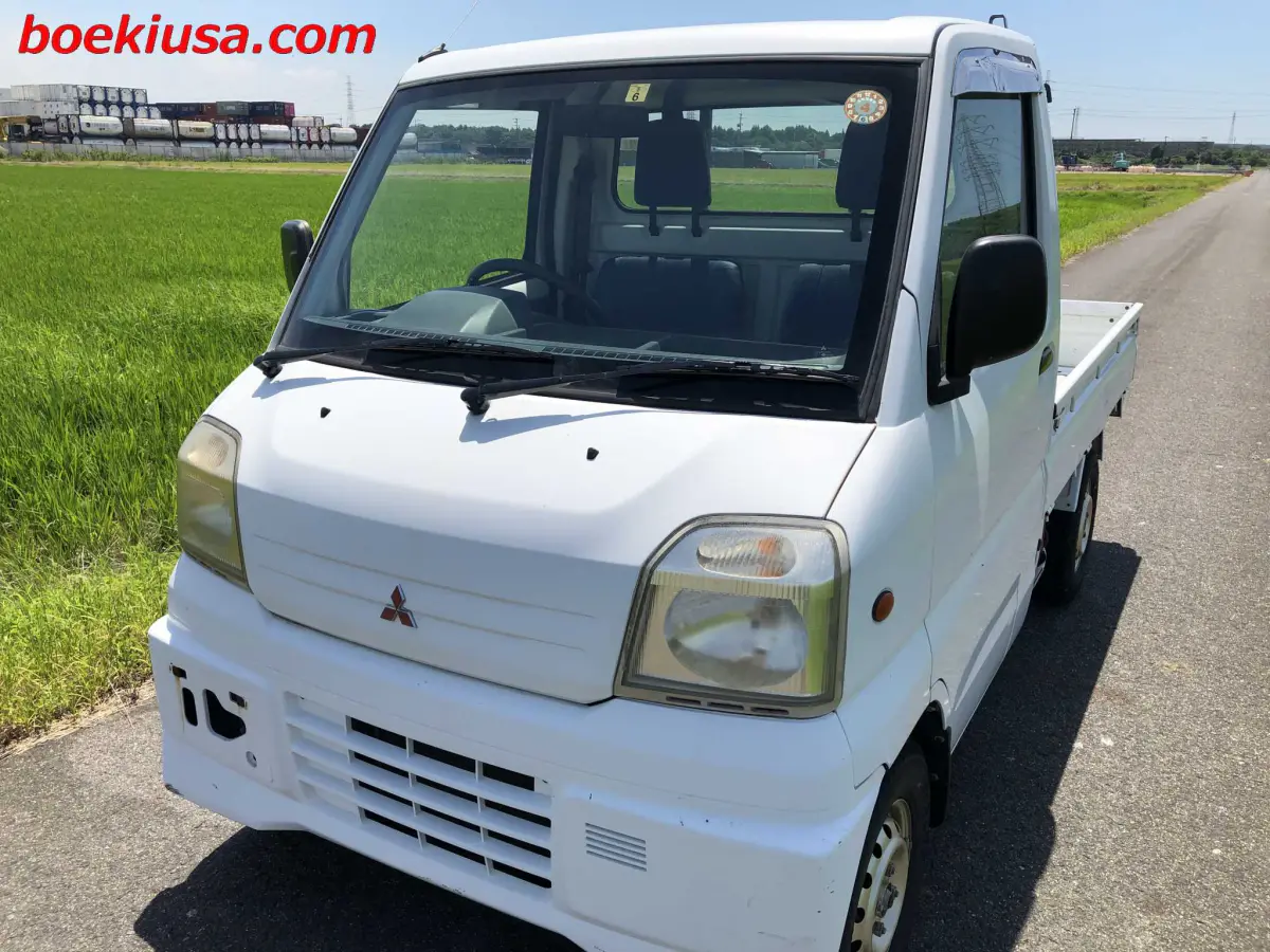 1999 Mitsubishi Minicab 4x4, a white Kei Truck, for sale at Boeki USA in Paterson, NJ (photo 2 of 20)