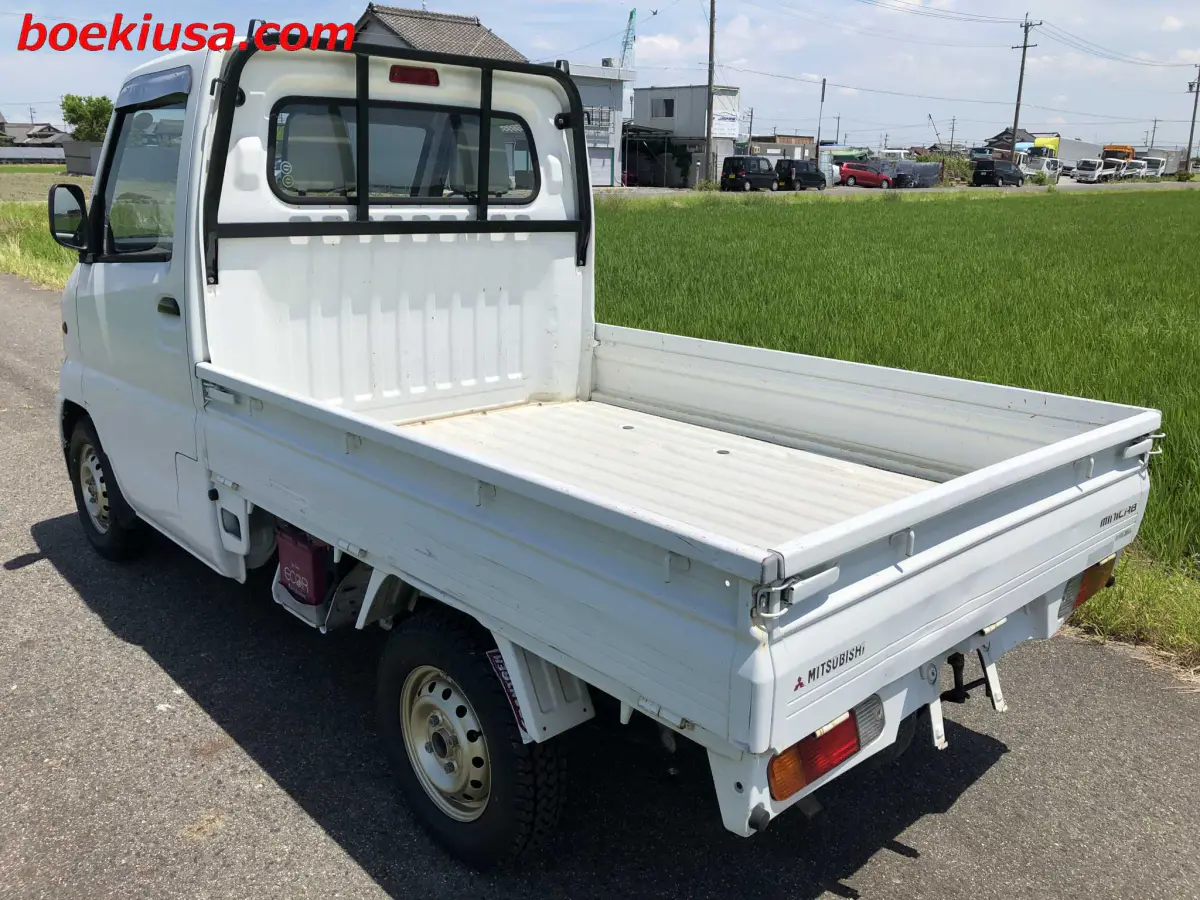 1999 Mitsubishi Minicab 4x4, a white Kei Truck, for sale at Boeki USA in Paterson, NJ (photo 3 of 20)