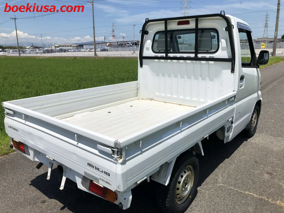 1999 Mitsubishi Minicab 4x4, a white Kei Truck, for sale at Boeki USA in Paterson, NJ (photo 4 of 20)