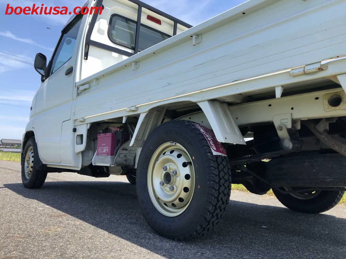 1999 Mitsubishi Minicab 4x4, a white Kei Truck, for sale at Boeki USA in Paterson, NJ (photo 5 of 20)