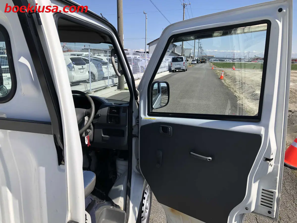 1999 Mitsubishi Minicab, a white Kei Truck, for sale at Boeki USA in Paterson, NJ (photo 12 of 20)