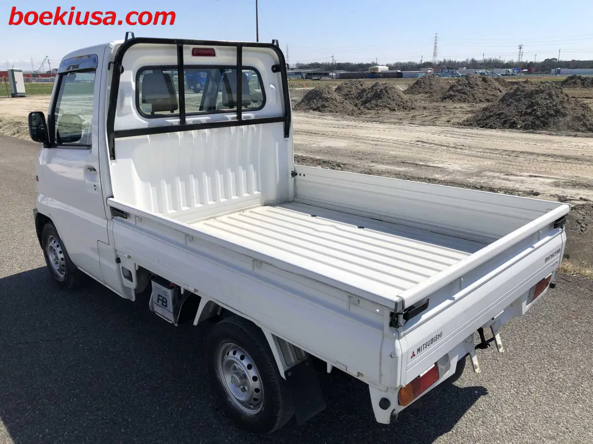1999 Mitsubishi Minicab, a white Kei Truck, for sale at Boeki USA in Paterson, NJ (photo 3 of 20)