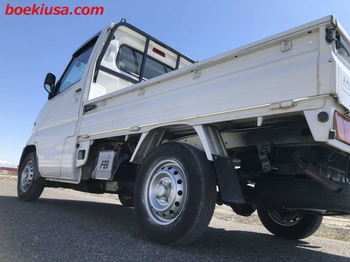1999 Mitsubishi Minicab, a white Kei Truck, for sale at Boeki USA in Paterson, NJ (photo 5 of 20)