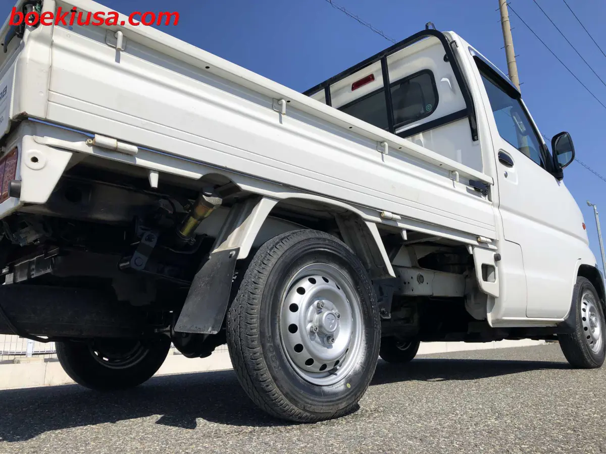 1999 Mitsubishi Minicab, a white Kei Truck, for sale at Boeki USA in Paterson, NJ (photo 6 of 20)
