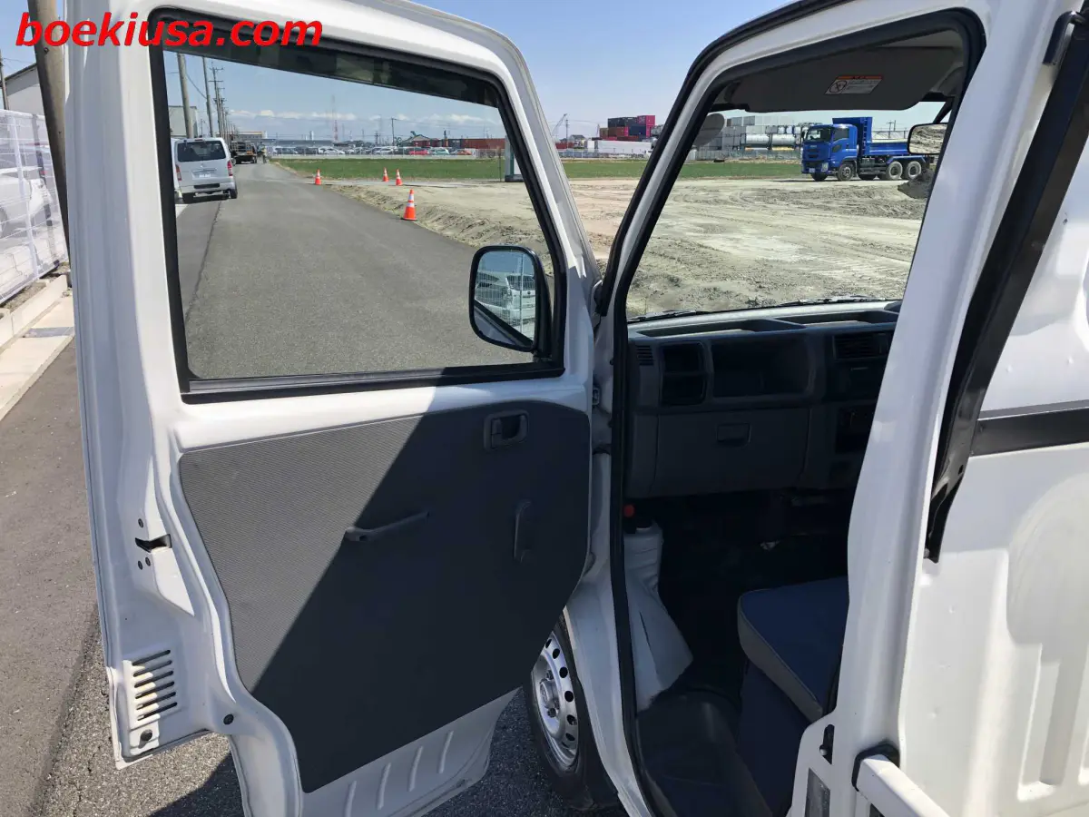 1999 Mitsubishi Minicab, a white Kei Truck, for sale at Boeki USA in Paterson, NJ (photo 8 of 20)