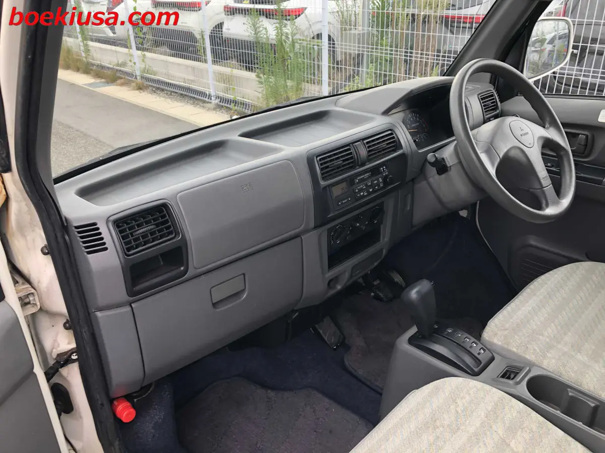 1999 Mitsubishi Minicab Van, a white Kei Van, for sale at Boeki USA in Paterson, NJ (photo 10 of 20)