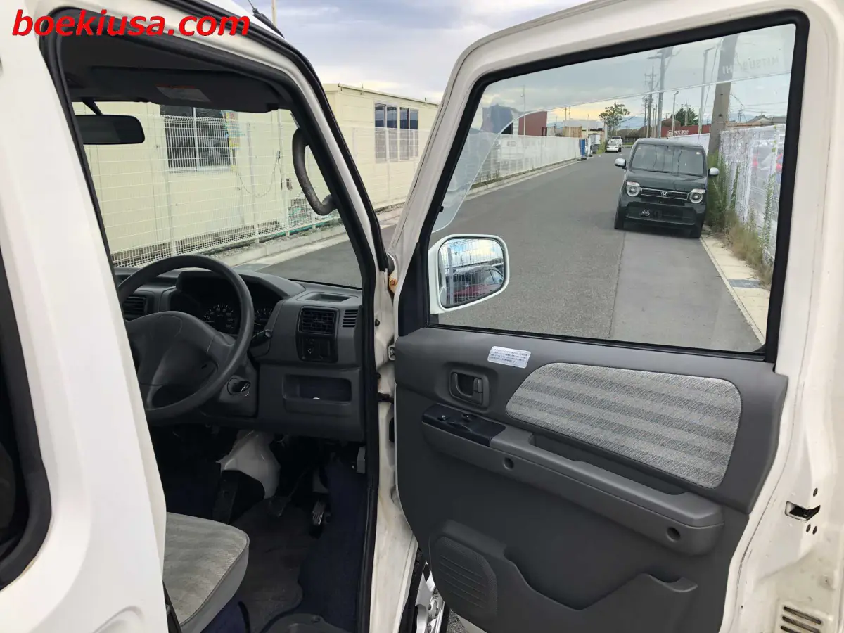 1999 Mitsubishi Minicab Van, a white Kei Van, for sale at Boeki USA in Paterson, NJ (photo 13 of 20)