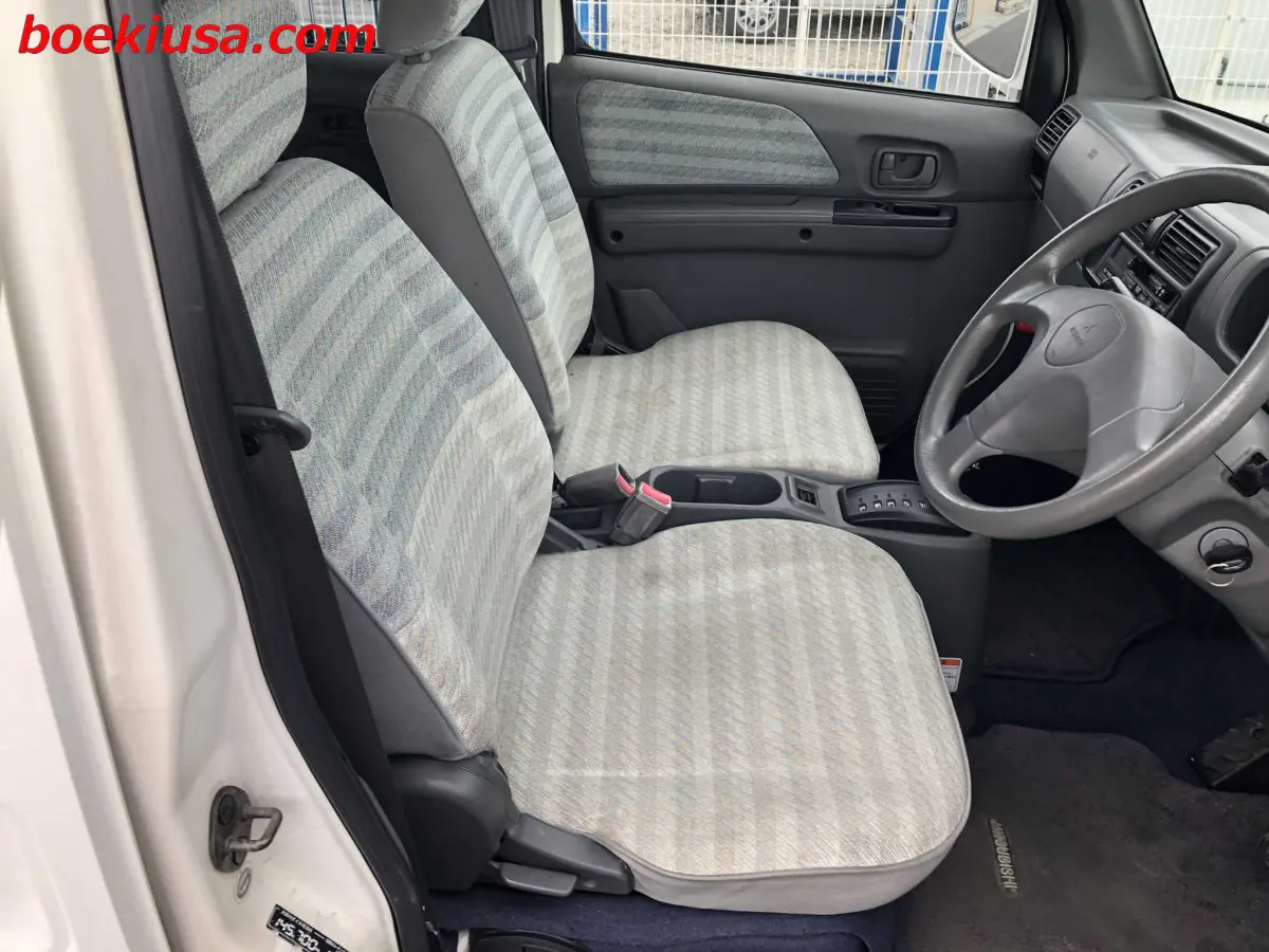 1999 Mitsubishi Minicab Van, a white Kei Van, for sale at Boeki USA in Paterson, NJ (photo 15 of 20)