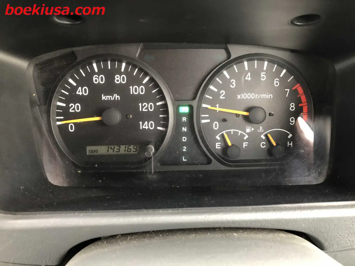 1999 Mitsubishi Minicab Van, a white Kei Van, for sale at Boeki USA in Paterson, NJ (photo 19 of 20)
