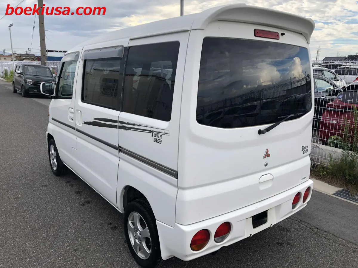 1999 Mitsubishi Minicab Van, a white Kei Van, for sale at Boeki USA in Paterson, NJ (photo 3 of 20)