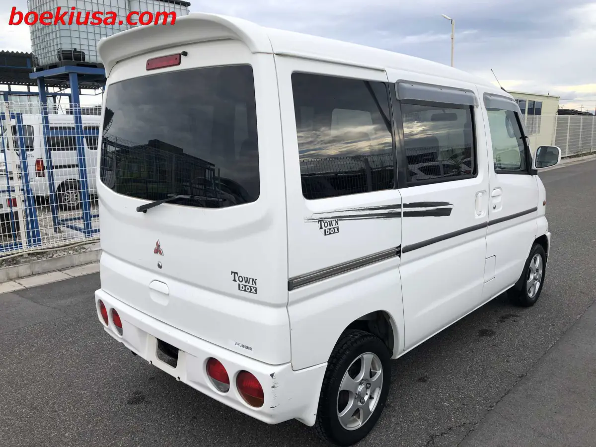 1999 Mitsubishi Minicab Van, a white Kei Van, for sale at Boeki USA in Paterson, NJ (photo 4 of 20)