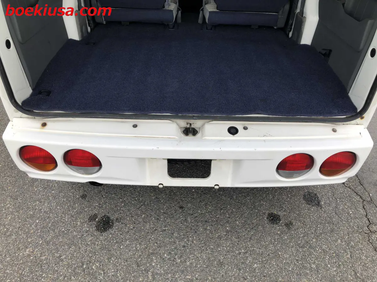1999 Mitsubishi Minicab Van, a white Kei Van, for sale at Boeki USA in Paterson, NJ (photo 6 of 20)