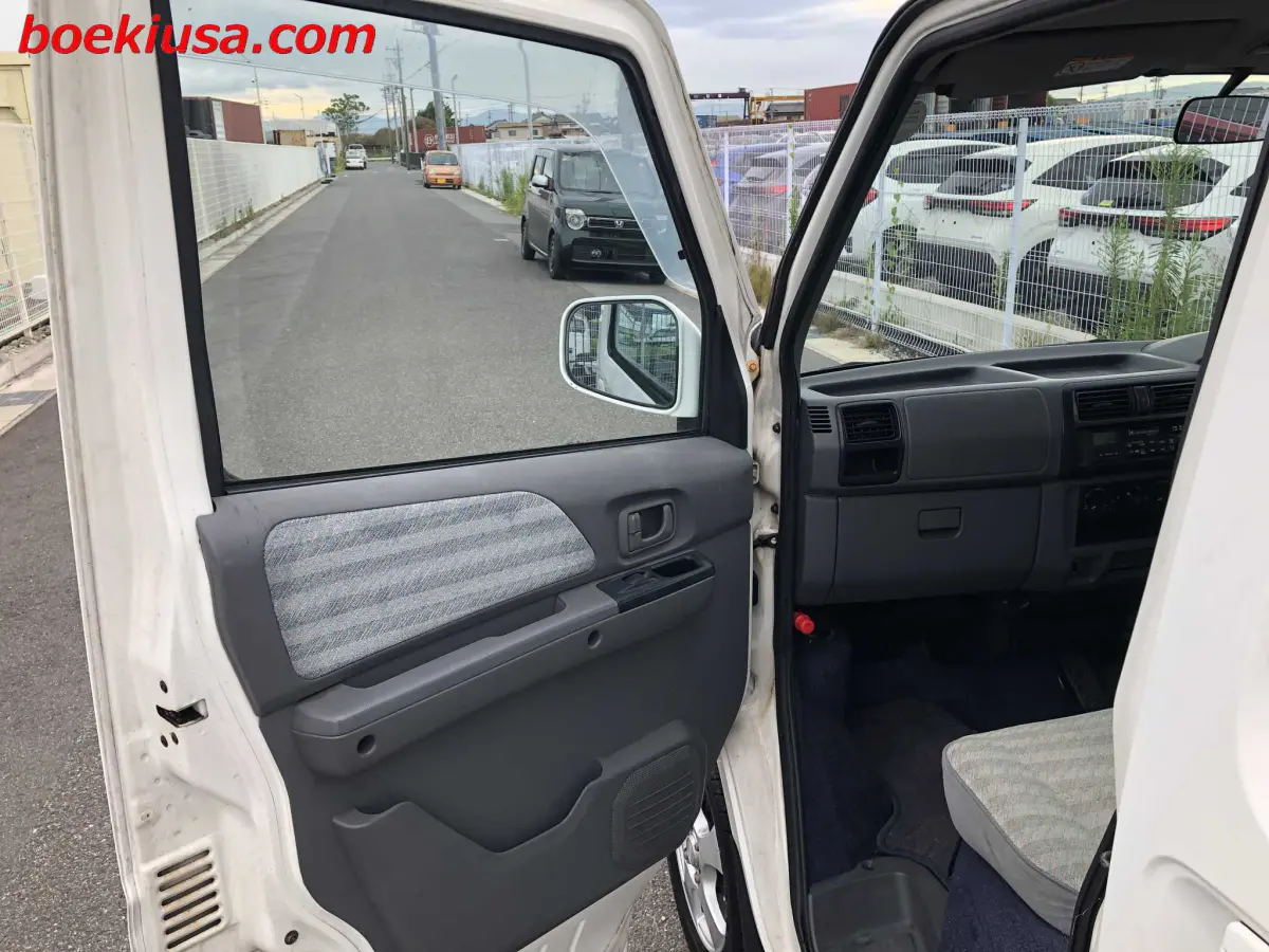 1999 Mitsubishi Minicab Van, a white Kei Van, for sale at Boeki USA in Paterson, NJ (photo 9 of 20)