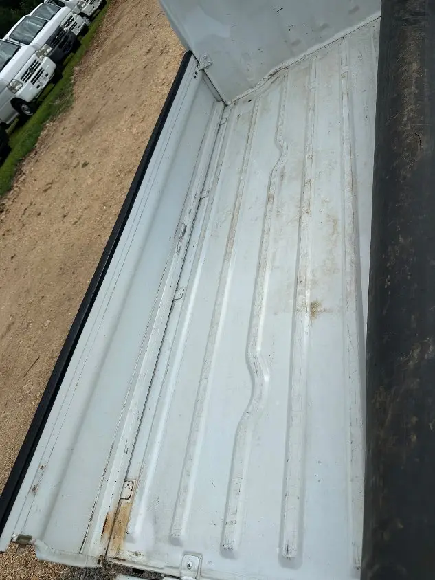 1999 Suzuki Carry 4WD, a white Kei Truck, for sale at Mayberry Mini Trucks in Mount Airy, NC (photo 12 of 20)