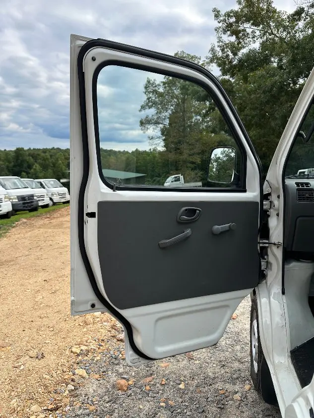 1999 Suzuki Carry 4WD, a white Kei Truck, for sale at Mayberry Mini Trucks in Mount Airy, NC (photo 15 of 20)