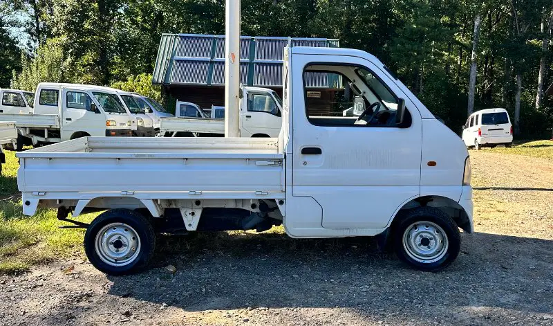 1999 Suzuki Carry 4WD, a white Kei Truck, for sale at Mayberry Mini Trucks in Mount Airy, NC (photo 4 of 17)
