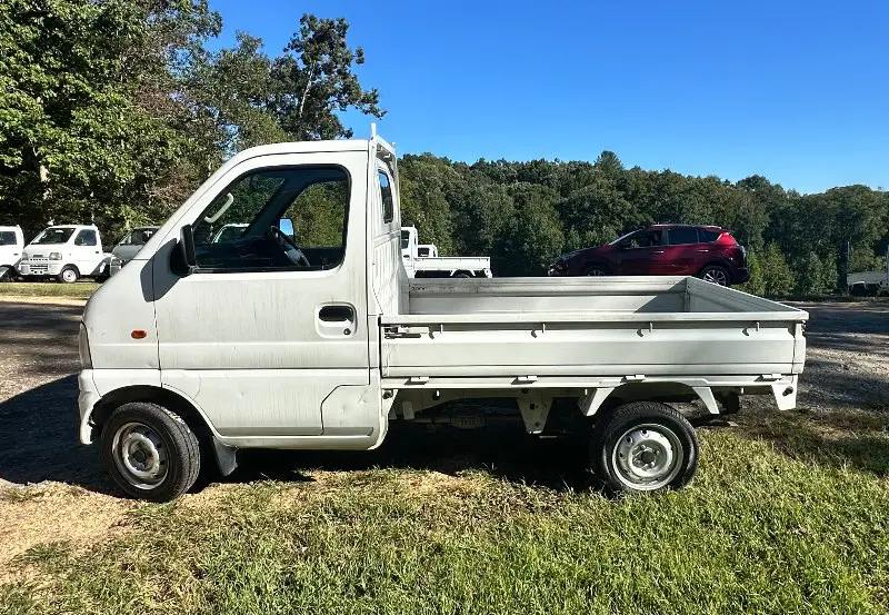 1999 Suzuki Carry 4WD, a white Kei Truck, for sale at Mayberry Mini Trucks in Mount Airy, NC (photo 8 of 17)