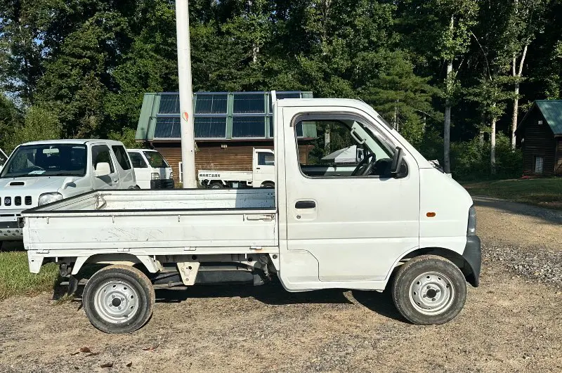1999 Suzuki Carry 4WD, a white Kei Truck, for sale at Mayberry Mini Trucks in Mount Airy, NC (photo 9 of 18)
