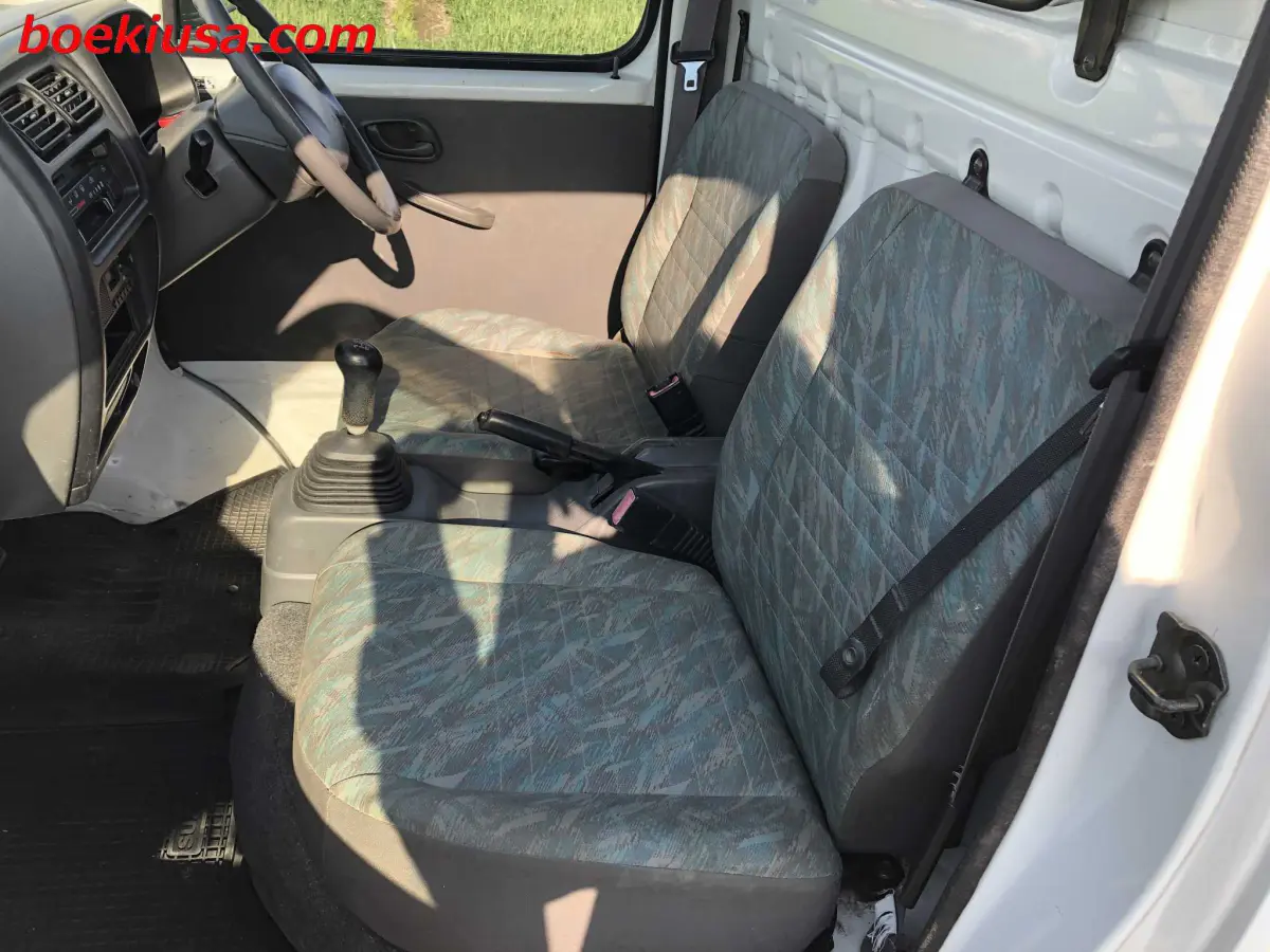 1999 Suzuki Carry 4x4, a white Kei Truck, for sale at Boeki USA in Paterson, NJ (photo 10 of 20)