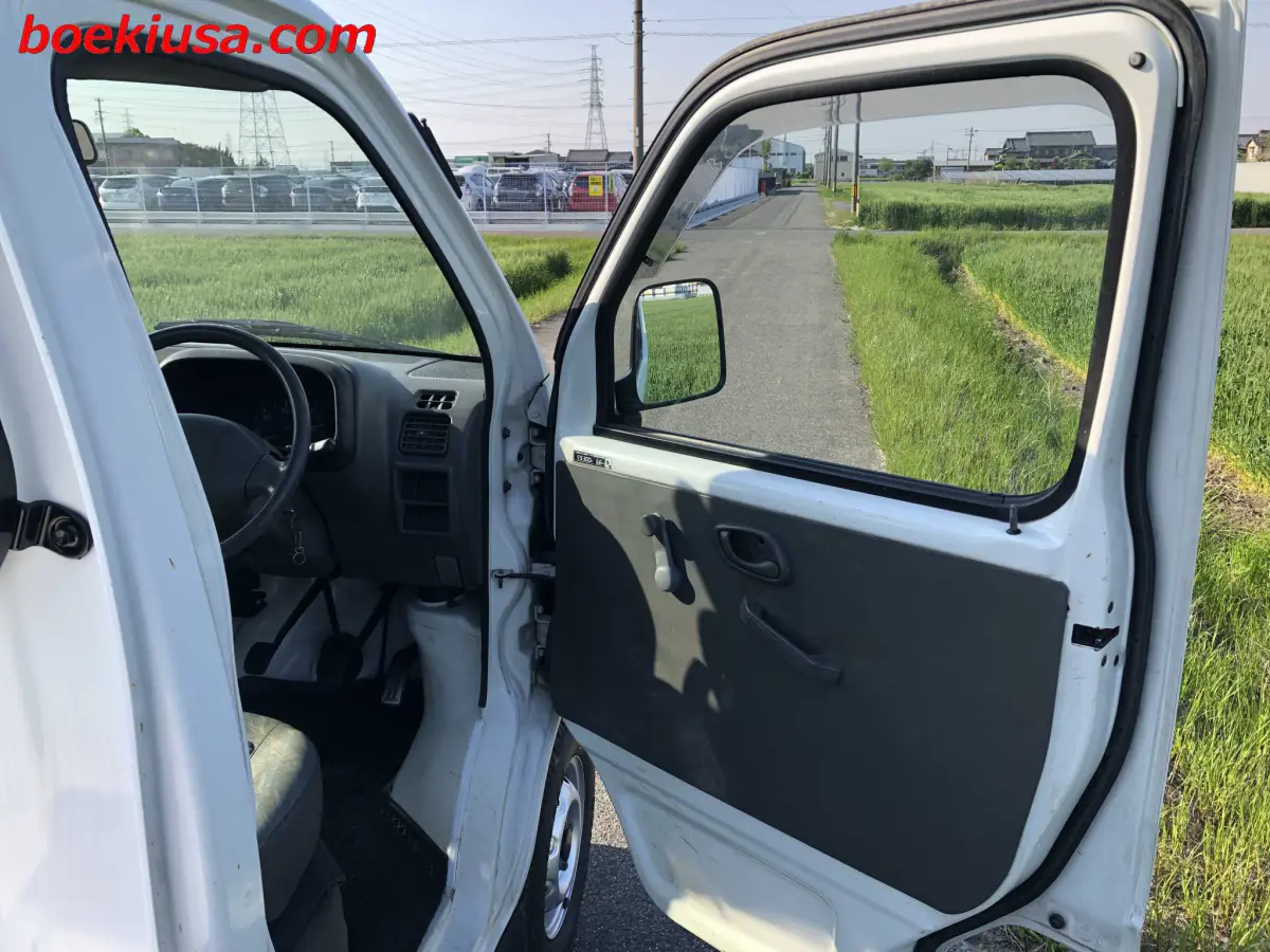 1999 Suzuki Carry 4x4, a white Kei Truck, for sale at Boeki USA in Paterson, NJ (photo 12 of 20)