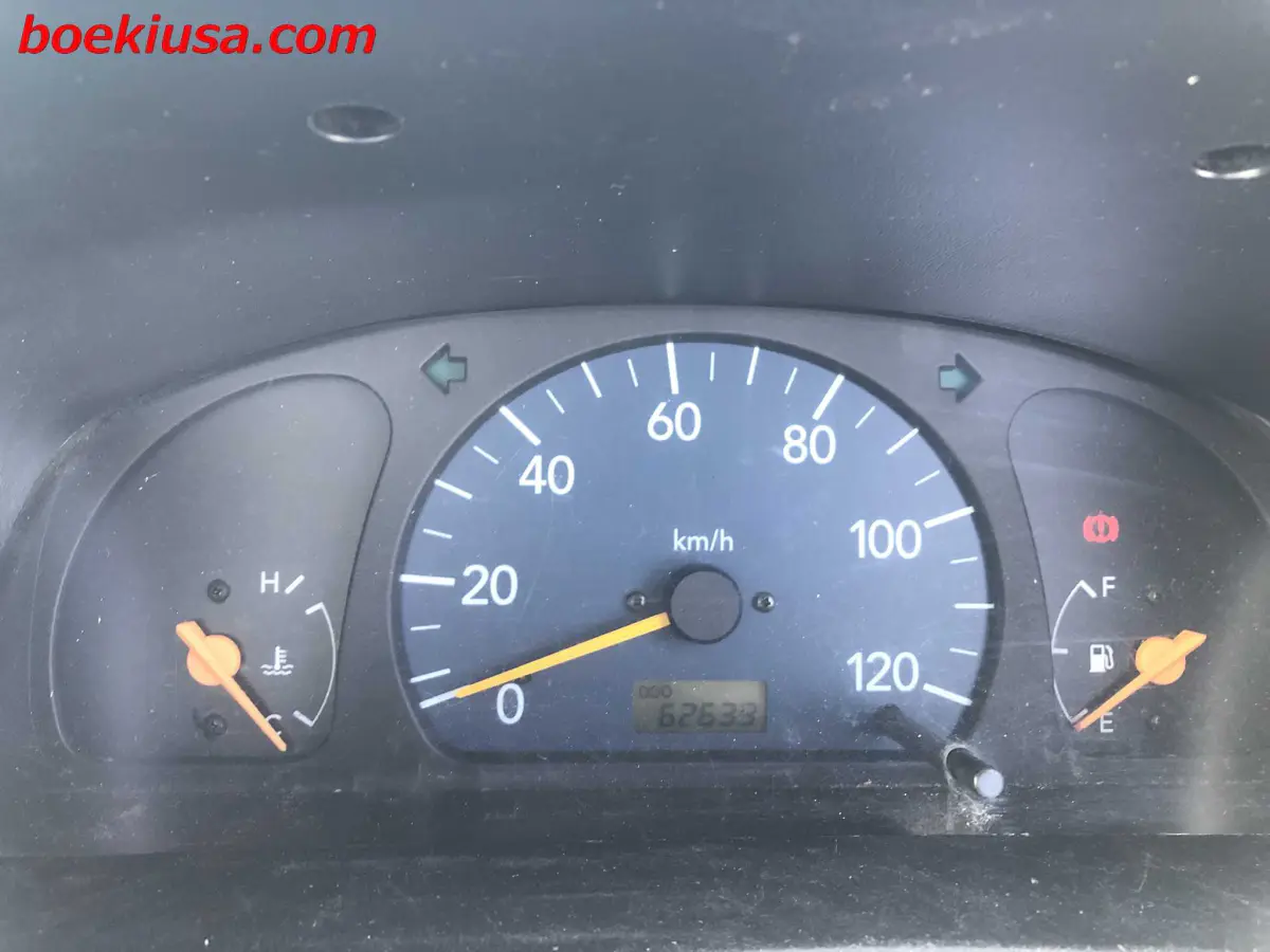 1999 Suzuki Carry 4x4, a white Kei Truck, for sale at Boeki USA in Paterson, NJ (photo 18 of 20)
