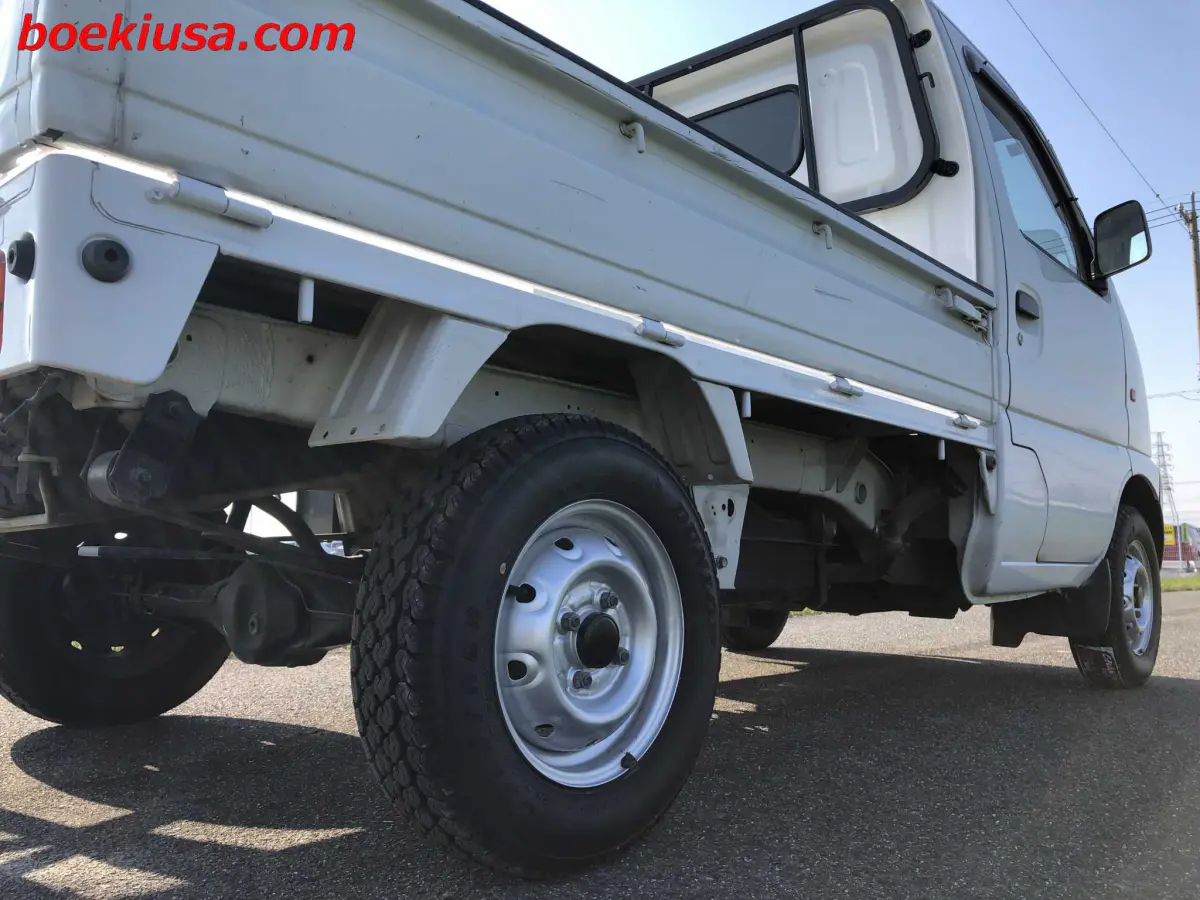 1999 Suzuki Carry 4x4, a white Kei Truck, for sale at Boeki USA in Paterson, NJ (photo 6 of 20)
