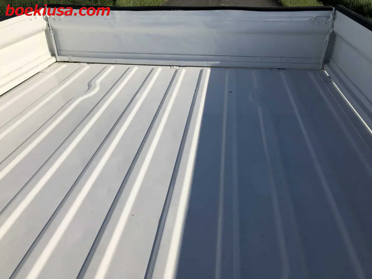 1999 Suzuki Carry 4x4, a white Kei Truck, for sale at Boeki USA in Paterson, NJ (photo 7 of 20)