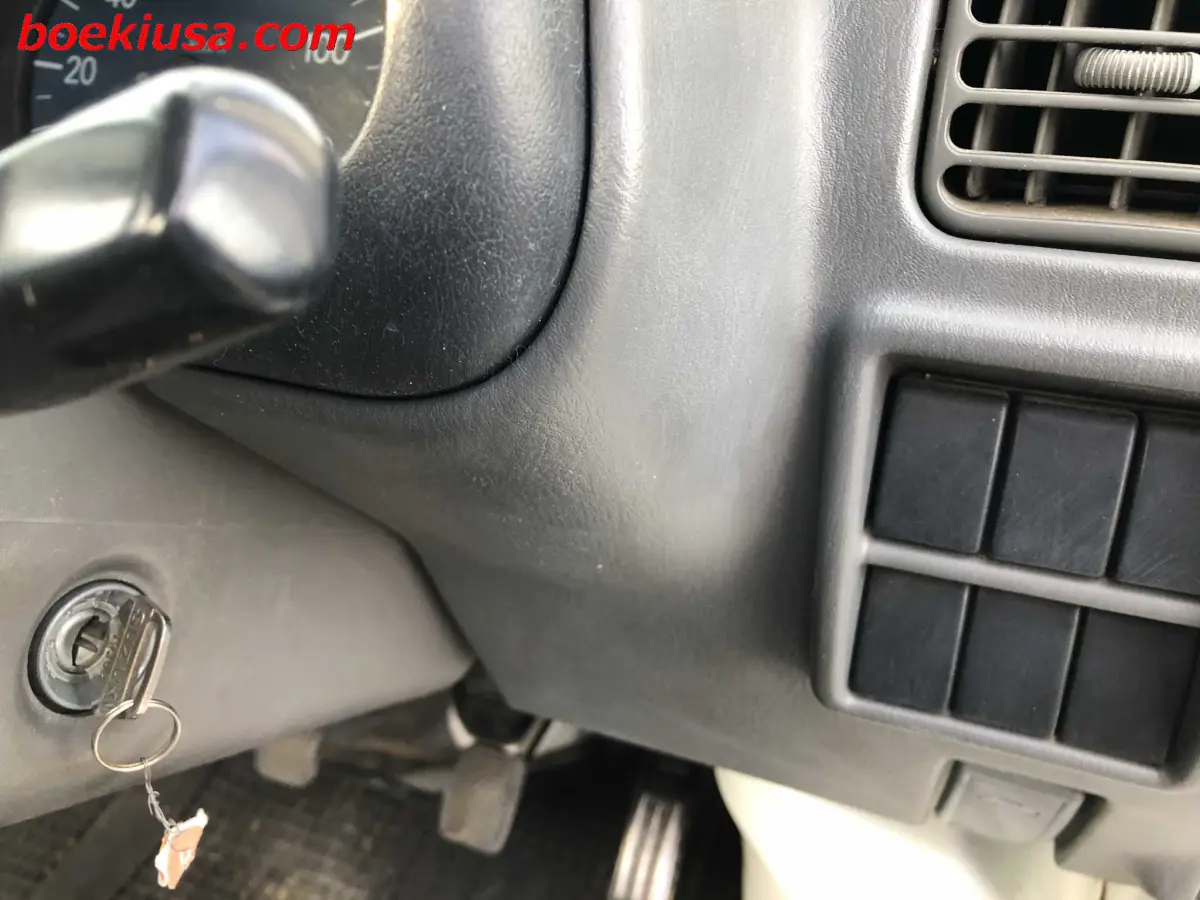 1999 Suzuki Carry 4x4, a white Kei Truck, for sale at Boeki USA in Paterson, NJ (photo 16 of 20)