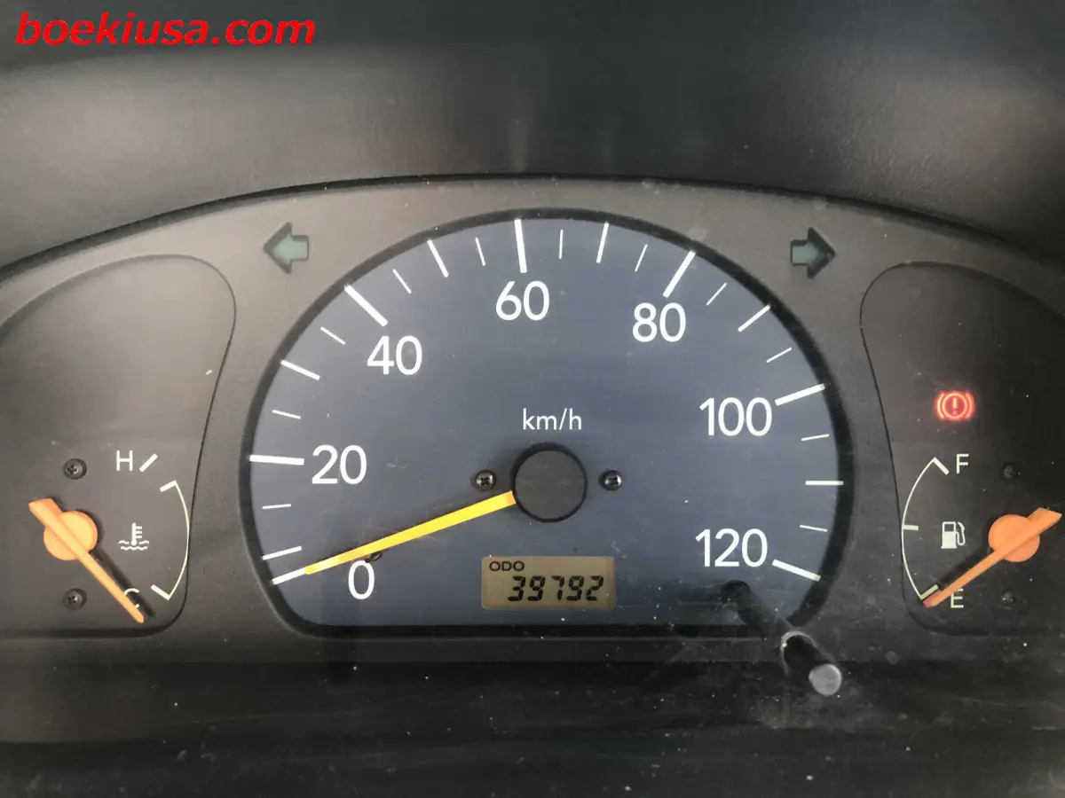 1999 Suzuki Carry 4x4, a white Kei Truck, for sale at Boeki USA in Paterson, NJ (photo 18 of 20)