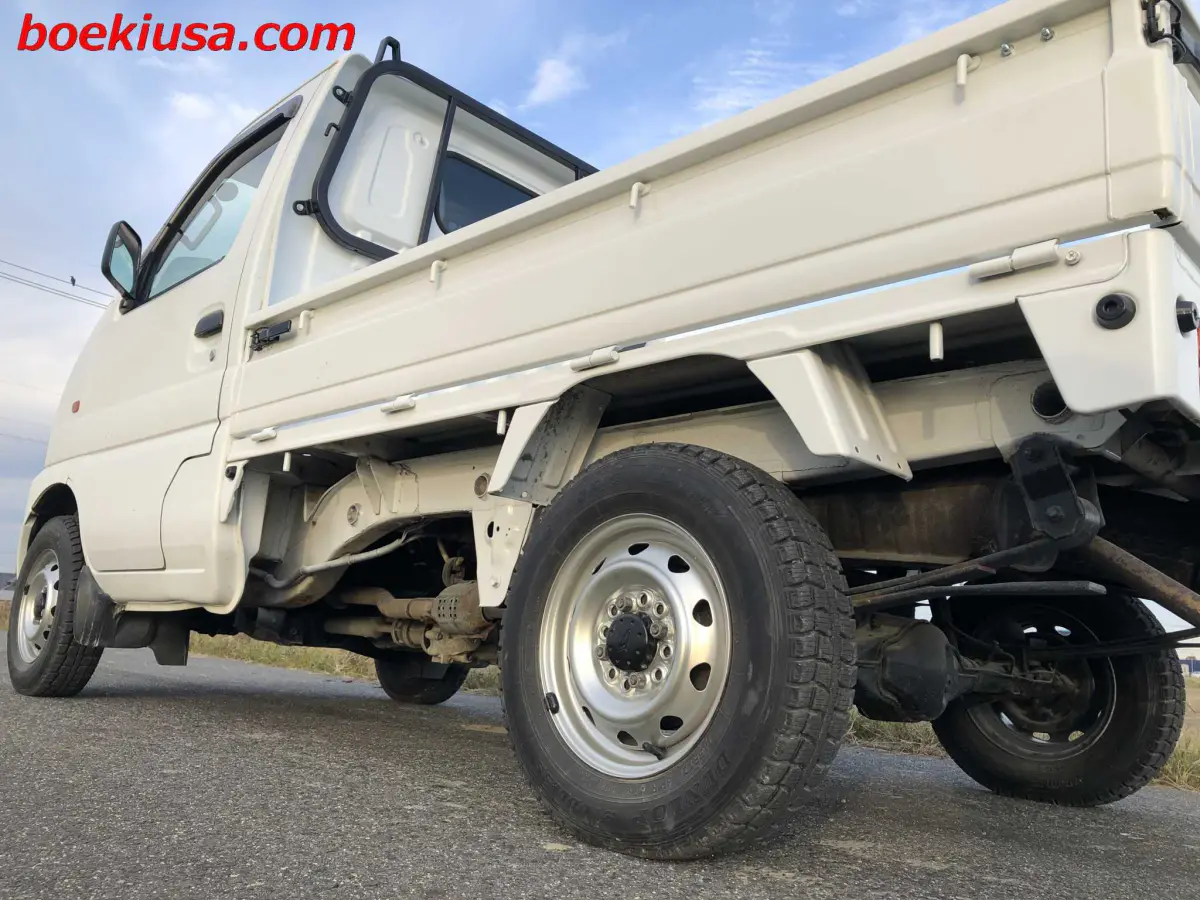 1999 Suzuki Carry 4x4, a white Kei Truck, for sale at Boeki USA in Paterson, NJ (photo 5 of 20)